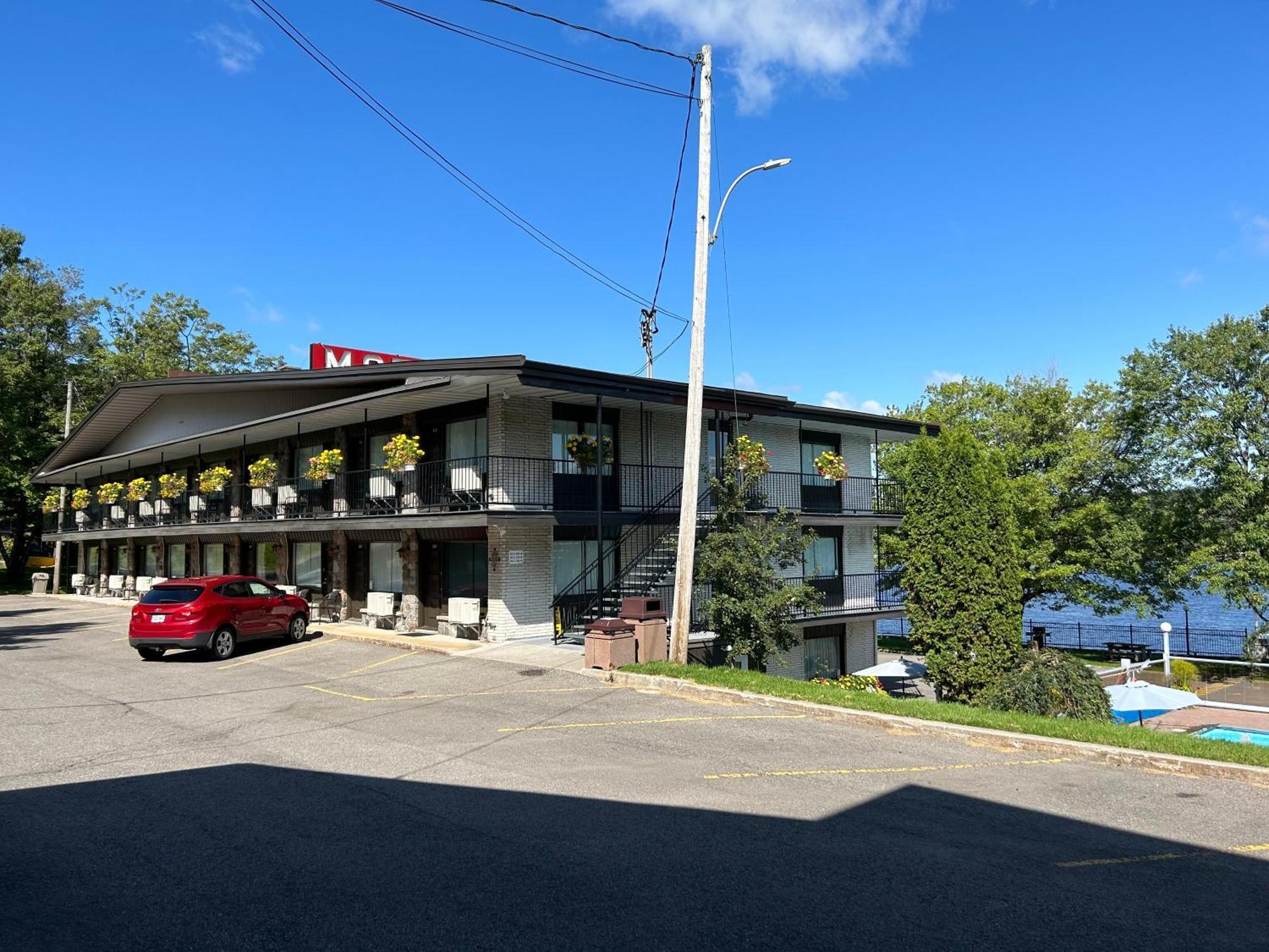 Motel Panoramique Chicoutimi Exterior foto