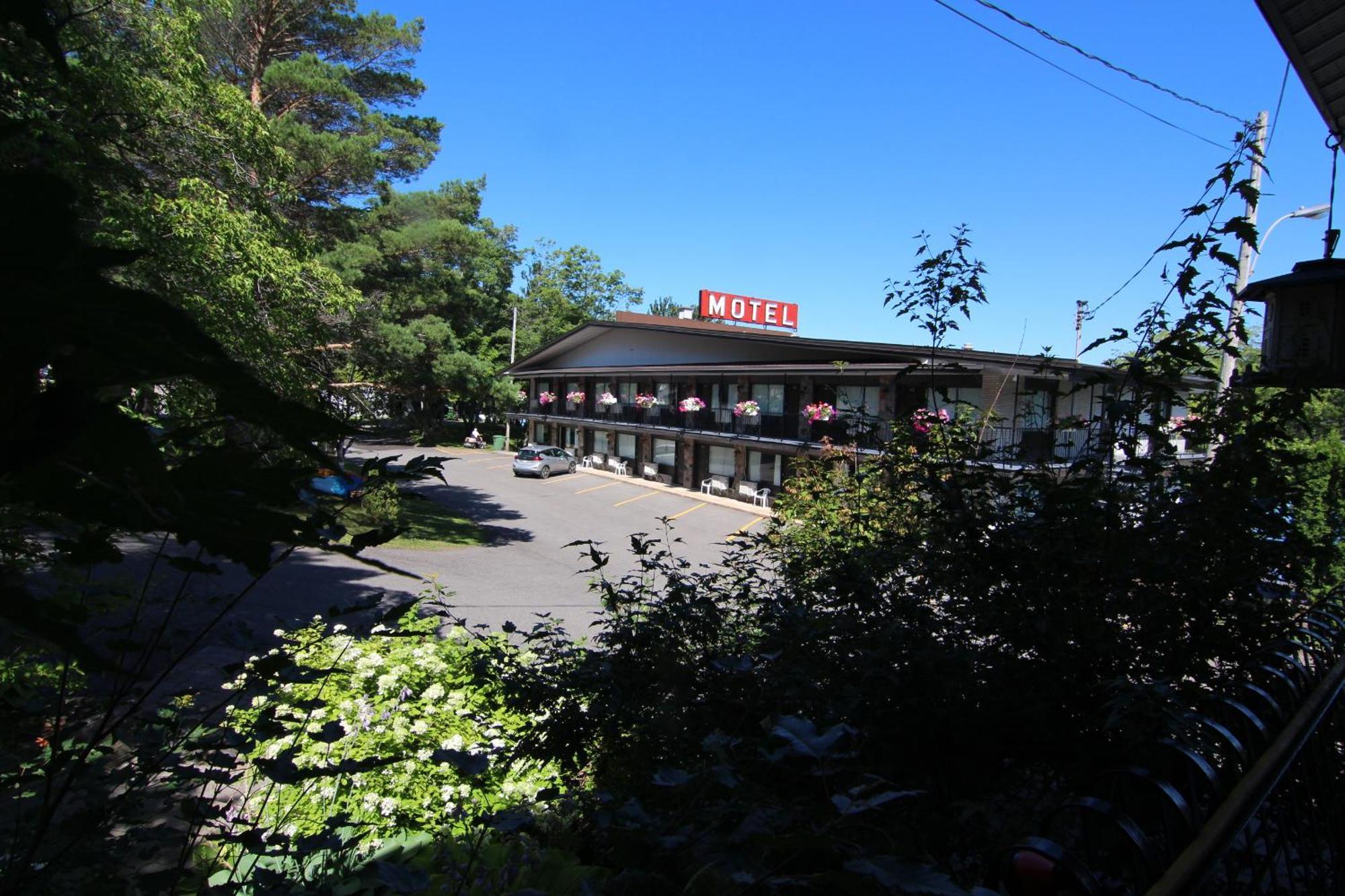 Motel Panoramique Chicoutimi Exterior foto