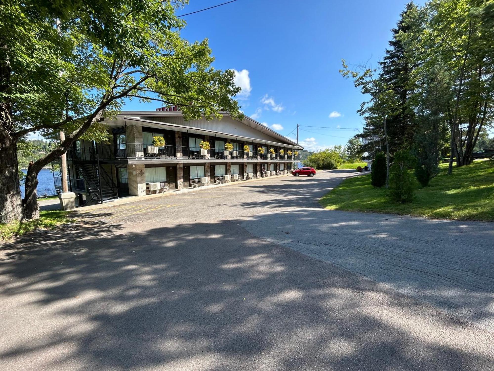 Motel Panoramique Chicoutimi Exterior foto
